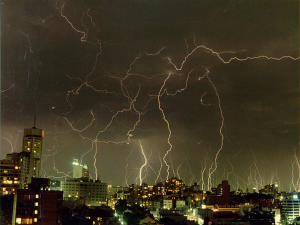 Thunderstorm_in_sydney_2000x1500